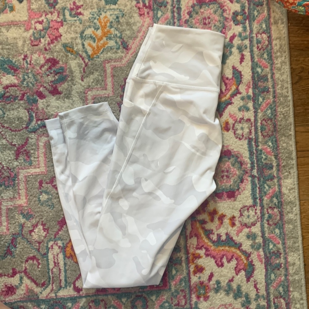 NWOT: RBX white camo leggings